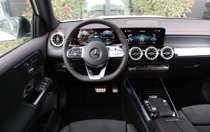 Mercedes-Benz EQB cena 252022 przebieg: 5, rok produkcji 2023 z Ćmielów małe 232